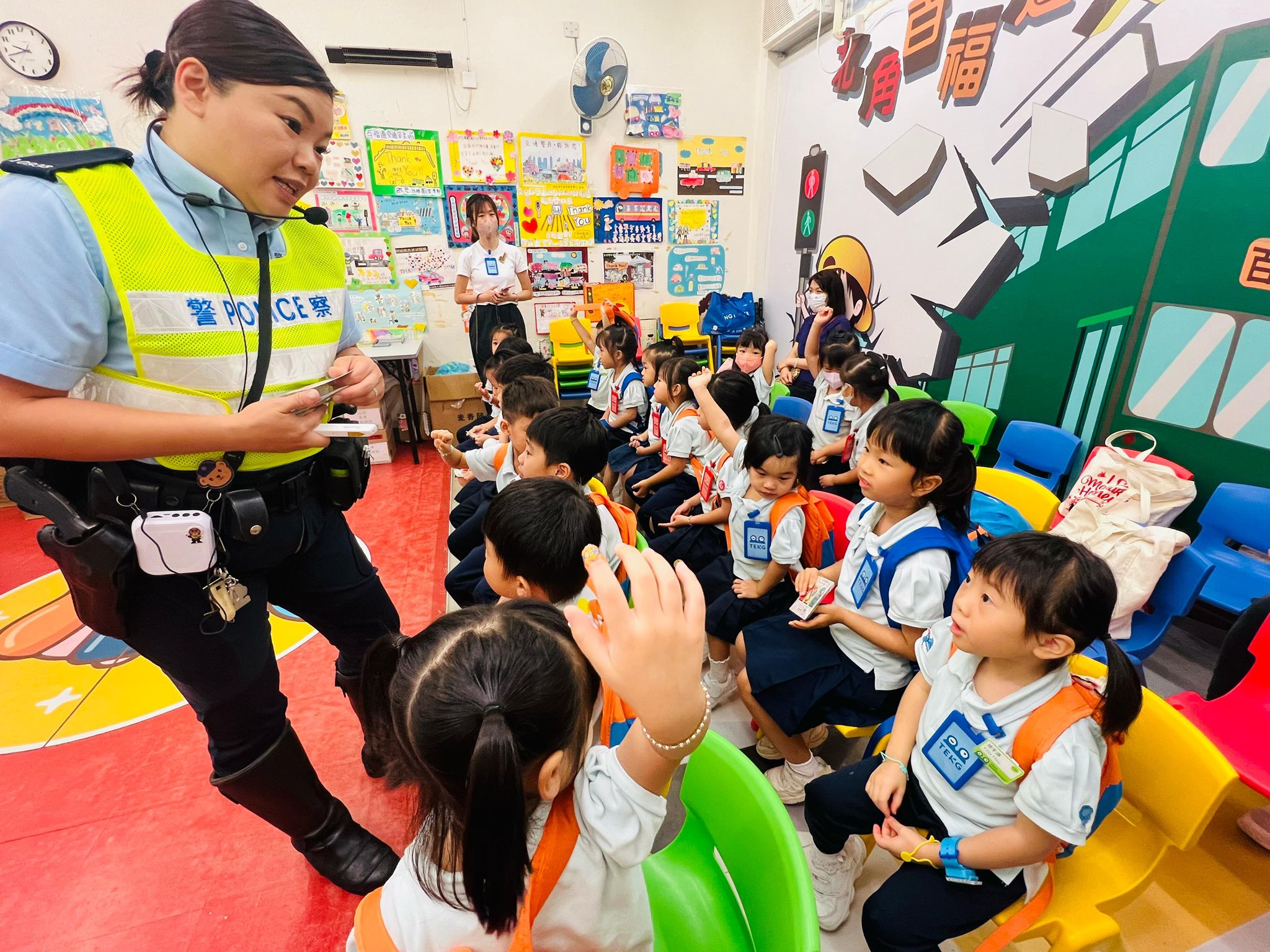 K2A戶外學習日-參觀交通安全城：透過園內的遊戲，提高小朋友的道路安全意識，從而推廣至其家人 ，令道路安全意識得以廣泛宣傳。